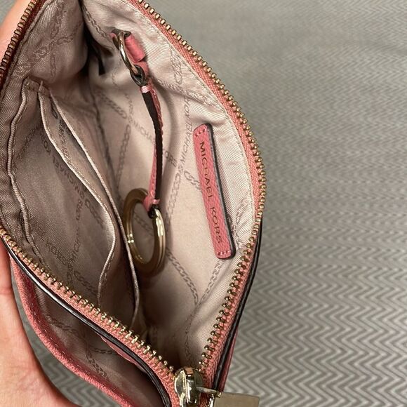 - Michael Kors Large Riley Pebbled Leather Backpack With Matching Wallet - Picture 14 of 15